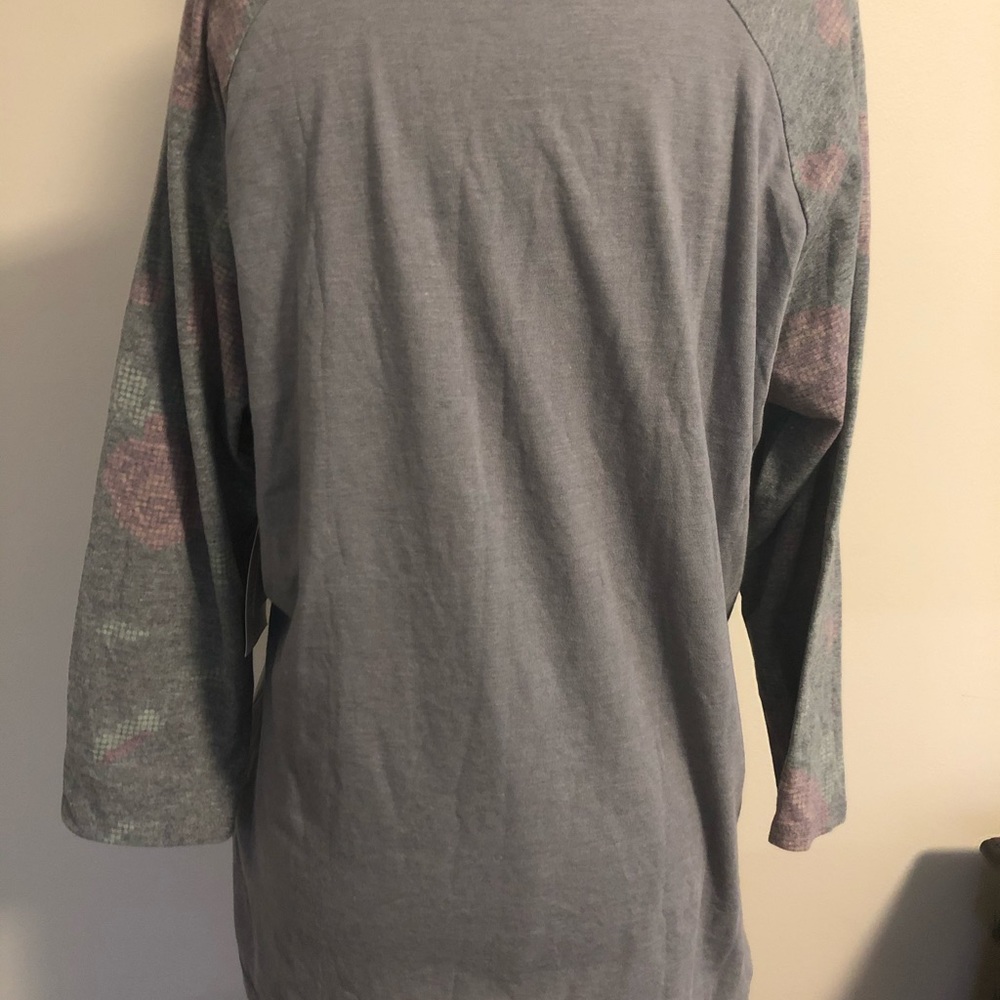 Top - Picture 2 of 2